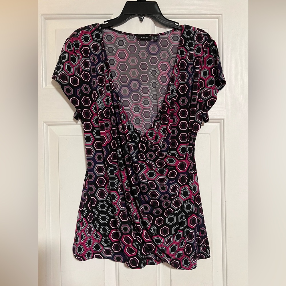 Apt 9 top